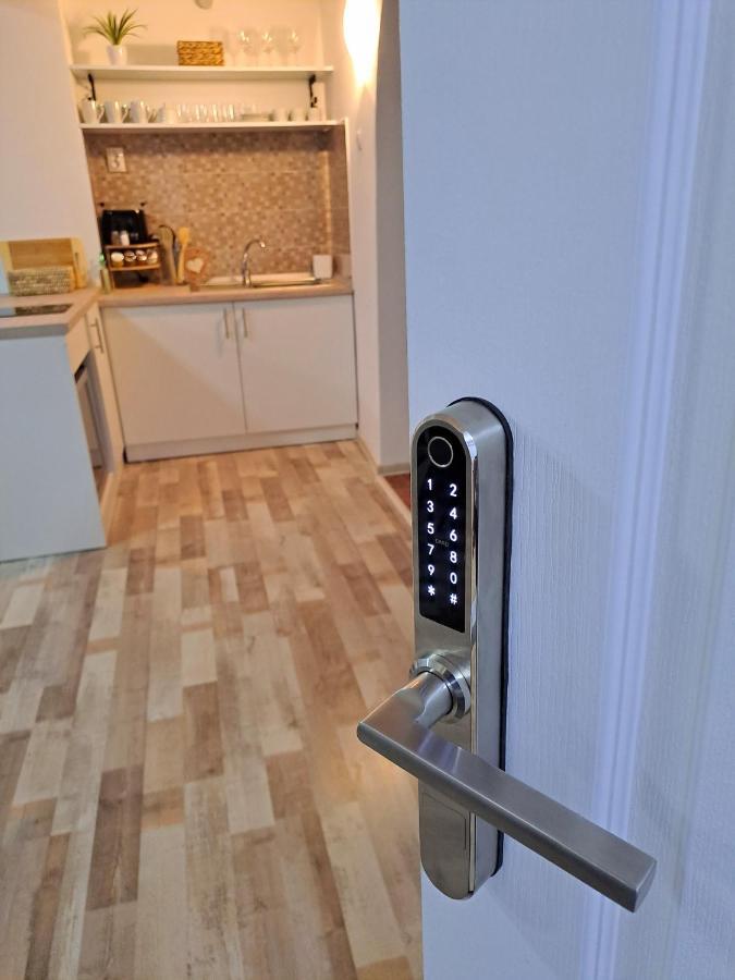 7 Level Central Apartments เมียร์คูรา-ชุค ภายนอก รูปภาพ