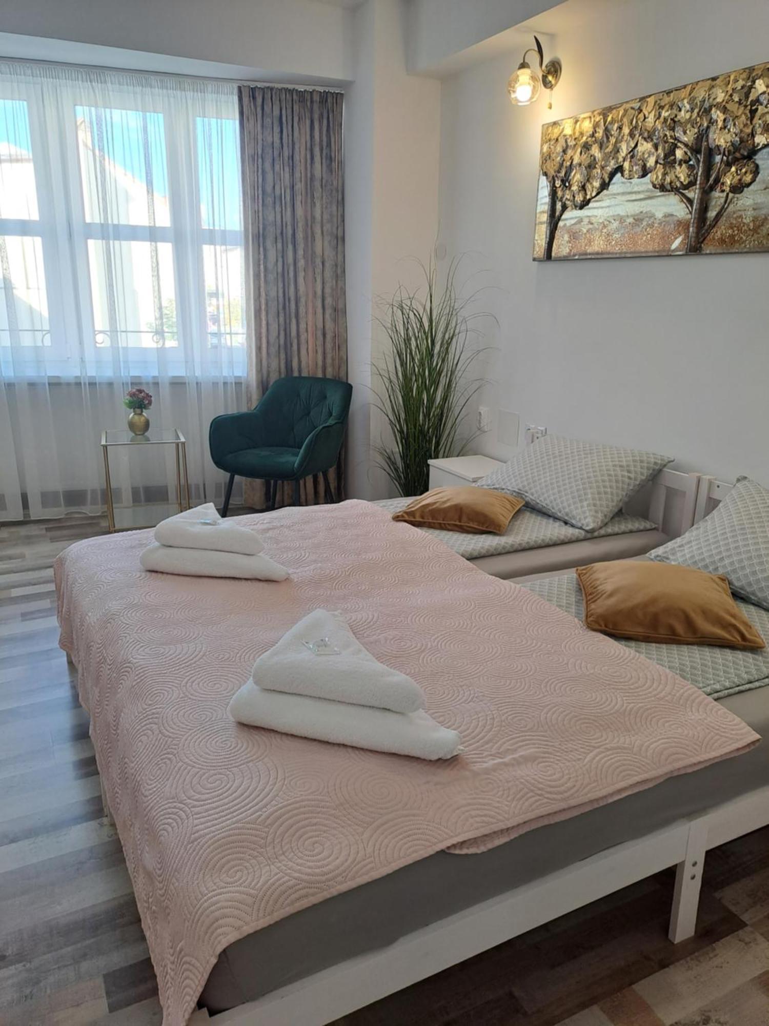 7 Level Central Apartments เมียร์คูรา-ชุค ภายนอก รูปภาพ